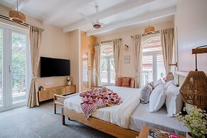 Staymaster White Castle-4BHK
