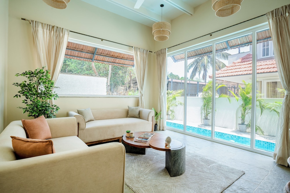 Staymaster White Castle-4BHK
