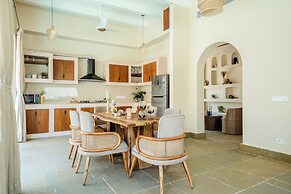 Staymaster White Castle-4BHK