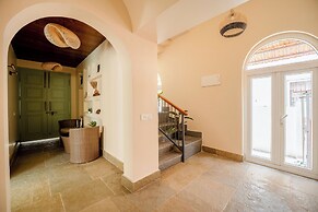 Staymaster White Castle-4BHK