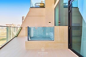 Upscale 1BR With Jacuzzi Prime Location in JVC