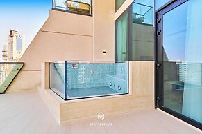 Upscale 1BR With Jacuzzi Prime Location in JVC