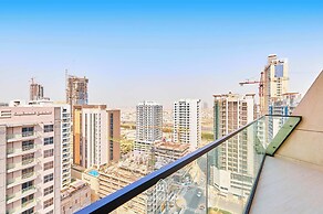 Upscale 1BR With Jacuzzi Prime Location in JVC