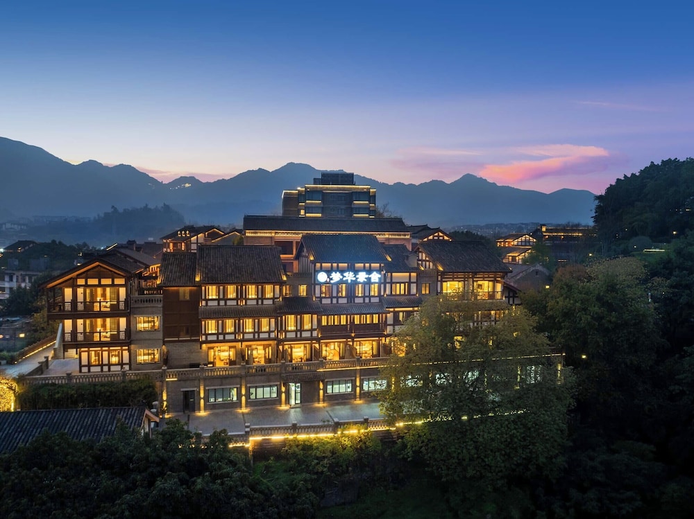 Chongqing Menghua Lushe Hotel