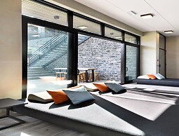 Villa With Pool & Suites for 12 Guests