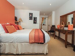 Champagne Cottage
