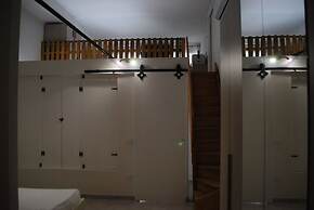Luxar Room