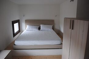 Luxar Room
