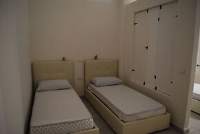 Luxar Room