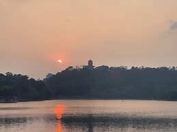 Baiyun Lakeside Hotel