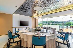 Baiyun Lakeside Hotel