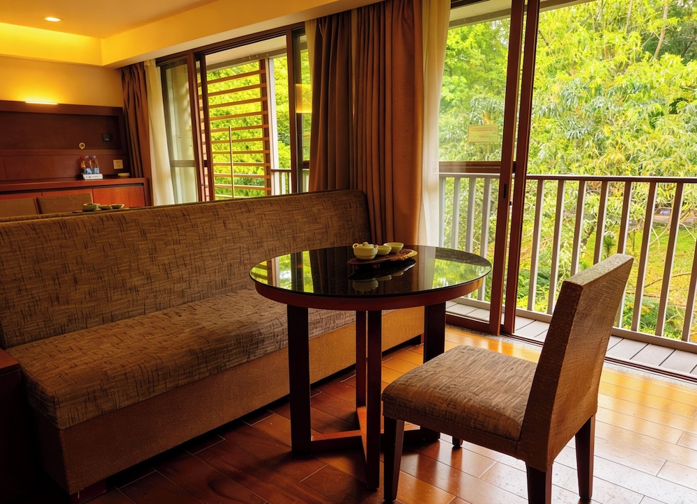 Baiyun Lakeside Hotel