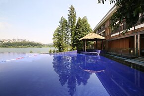 Baiyun Lakeside Hotel