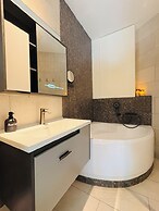 Seaview Bliss Studio - Tropical Elegance