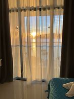 Seaview Bliss Studio - Tropical Elegance