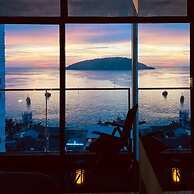 Seaview Bliss Studio - Tropical Elegance