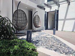 Seaview Bliss Studio - Tropical Elegance