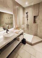 Seaview Bliss Studio - Tropical Elegance