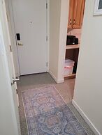 Modern 2BR Near Downtown & Expo Centre