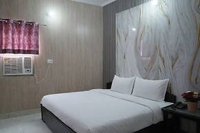 Hotel Govind Palace Near Ganga