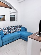 White Hills Apartments