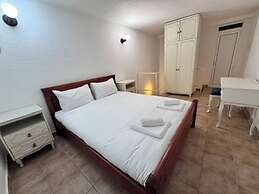 White Hills Apartments