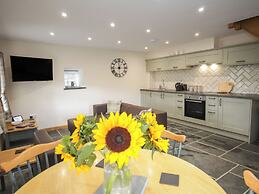 Sun Trevor Barn 1
