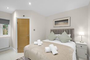 Modern Comfort 2-Bedroom, 2-Bathroom House
