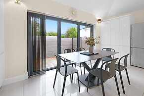 Modern Comfort 2-Bedroom, 2-Bathroom House