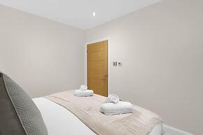 Modern Comfort 2-Bedroom, 2-Bathroom House