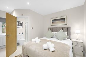 Modern Comfort 2-Bedroom, 2-Bathroom House