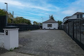Modern Comfort 2-Bedroom, 2-Bathroom House