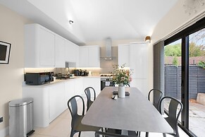 Modern Comfort 2-Bedroom, 2-Bathroom House