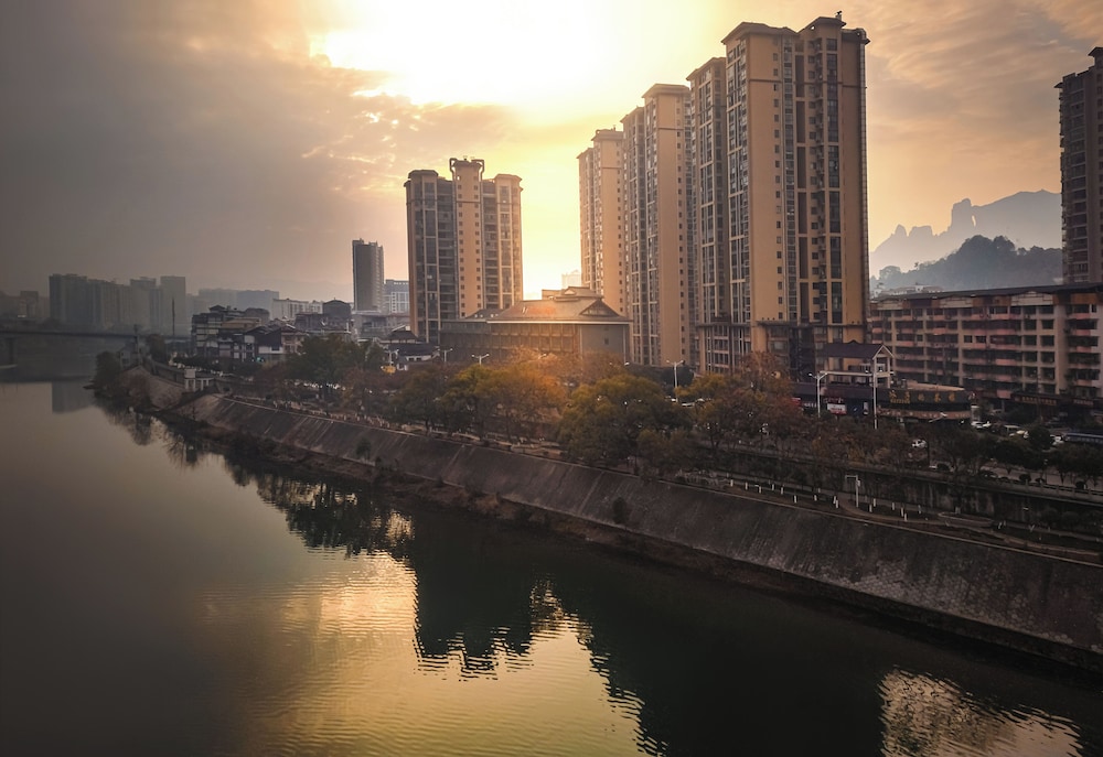 Tianmen Summit Hotel