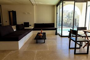 Exomitis1 Cellar & Sea Escape