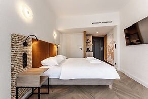 Art Queen Aparthotel