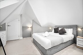 Grand 5 Bedrooms and 3 Bath Birmingham Home