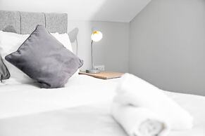 Grand 5 Bedrooms and 3 Bath Birmingham Home