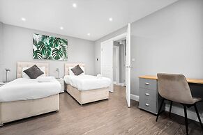 Grand 5 Bedrooms and 3 Bath Birmingham Home