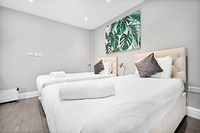 Grand 5 Bedrooms and 3 Bath Birmingham Home