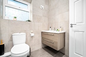 Grand 5 Bedrooms and 3 Bath Birmingham Home