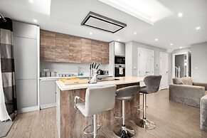 Grand 5 Bedrooms and 3 Bath Birmingham Home