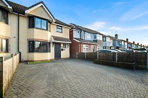 Grand 5 Bedrooms and 3 Bath Birmingham Home