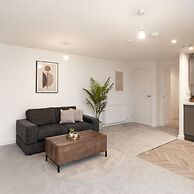 Modern Flat near Anfield & Free Parking