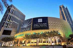Vogue | JW Marriott Marina | Direct Access to Marina Mall