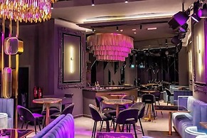 Vogue | JW Marriott Marina | Direct Access to Marina Mall