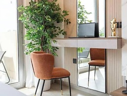 Vogue | JW Marriott Marina | Direct Access to Marina Mall