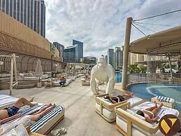 Vogue | JW Marriott Marina | Direct Access to Marina Mall
