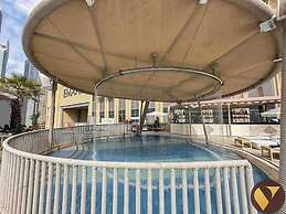 Vogue | JW Marriott Marina | Direct Access to Marina Mall