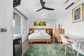 Zen Marina Studio Bayview - Shared Pool - Central